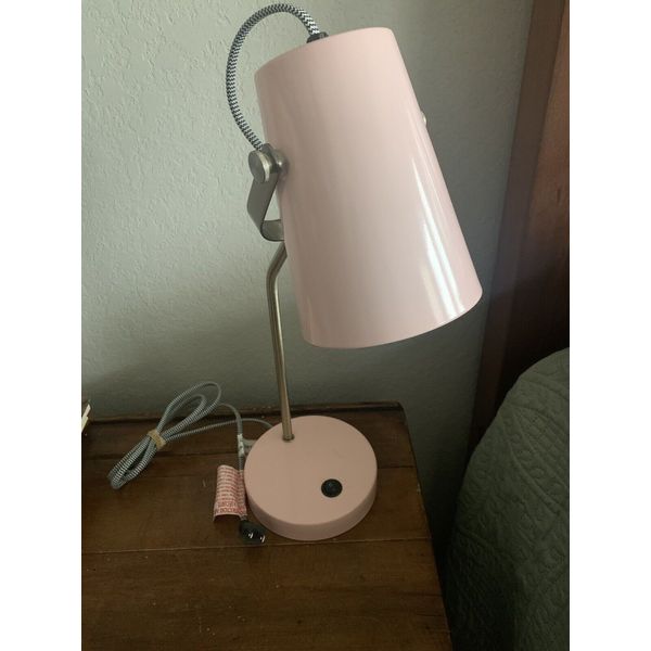 Adorable Pink Metal Adjustable Desk Lamp With Gooseneck Construction Works Great