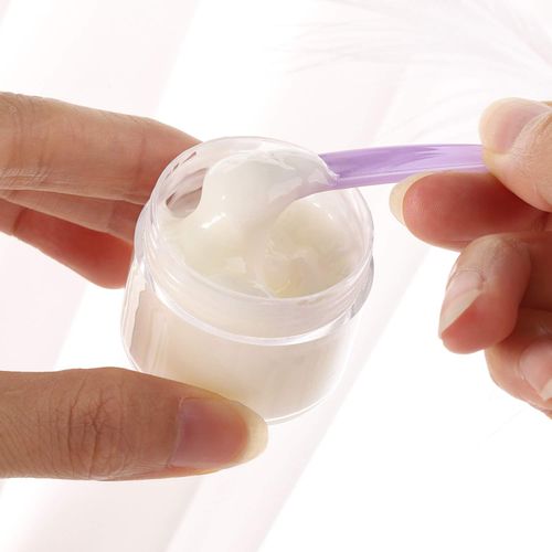 100 Pcs 20g Plastic Sample Cosmetic Containers with Lids and 10 Pcs Mini Makeup Spatula，Refillable Cosmetic Jars Lip Scrub Containers for Skincare - Multi Color