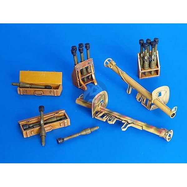 Plus Model 1/35 Panzerschreck w/Blast Shield w/Rockets Crates & Frames (2pc) 275