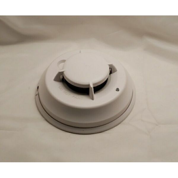 DSC 2 WIRE SMOKE DETECTOR MODEL FSA-210BRT