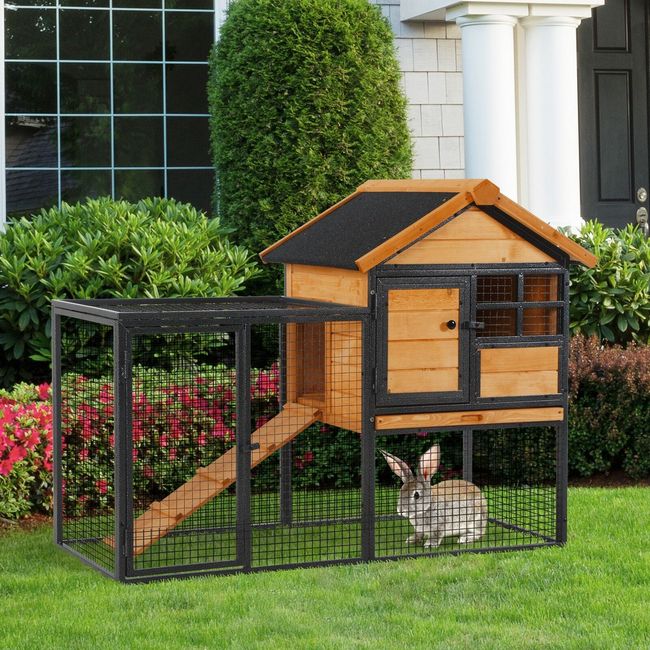 Outdoor Rabbit Cage Elevated Pet House w/ Slide-Out Tray, Natural Wood & Black