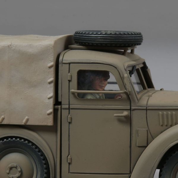 Thomas Gunn Miniatures World War 2 Pacific ACCPACK77A Japanese Kurogane 4 x 4 Pickup Truck with Driver 1:30 Scale Mixed Media