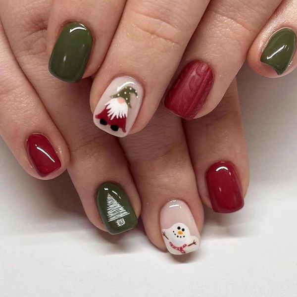 Christmas Snowman False Nails Short Fake Nails with Glue Square Press on Nails Red Green,Full Coverage French False Nails Removable Glue-on Nails Tips for Christmas Women Girls Nail Art 24 Pcs(CW310)