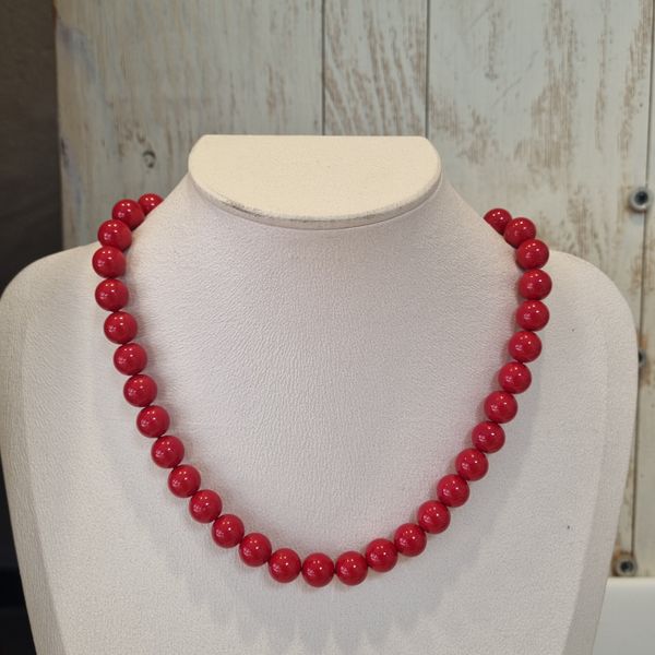 Red pearl necklace of fashion passion