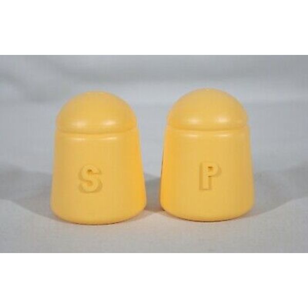 RARE! VINTAGE STEP 2 PRETEND PLAY YELLOW  SALT & PEPPER SHAKERS 2 1/2" TALL