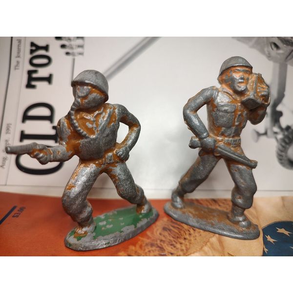 American Alloy Officer In Gasmask & Soldier W/ Walkie+Talkie Toy Soldiers