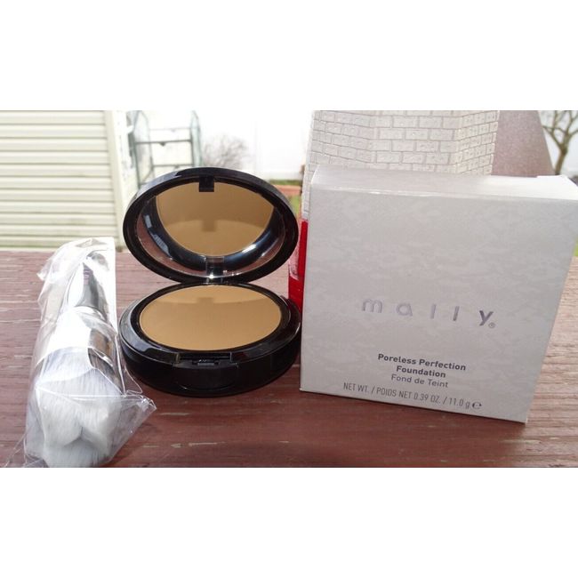 Mally Poreless Perfection Foundation TAN w/ Applicator & Brush NIB