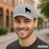 Huuraa Baseball Cap Löwe Silhouette Geschenk Dark Grey/White Löwe Geschenkidee