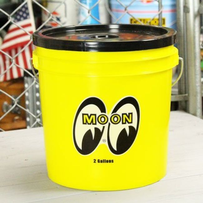 MOONEYES Bucket 2 Gallon (Approx. 7.6 Liters) _BT-MG797YE-MON