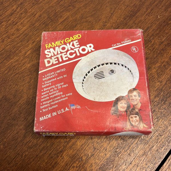 Family Gard Smoke Detector Alarm - Model FG888D - Vintage 1992 - New in Box