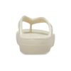 Crocs Damen Classic Platform Flip W , Bone, 38/39 EU