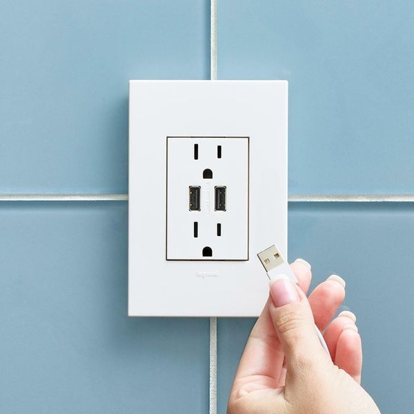ARTRUSB153W4 - LEGRAND DUAL USB PLUS-SIZE OUTLET - WHITE FINISH