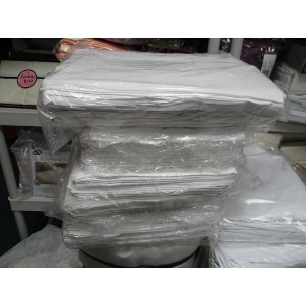 TWIN WHITE FLAT SHEET 24 EACH BRAND NEW 66 X 104 BULK PACK 130 THREAD COUNT !!!