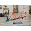 Hot Wheels Track Set with 1 Car, STEAM Flight Path Challenge, Learn The Basic Physics of Trajectory, Track Storage