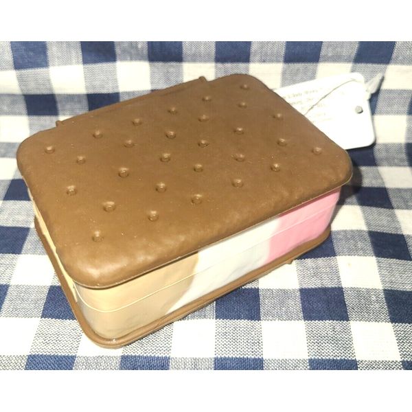 ALL NEW Ice Cream Sandwich PocketBac Sanitizer Holder Bath & Body Works