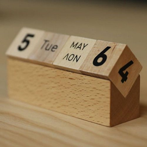 VORCOOL Wooden Calendar, Desk Calendar, Perpetual Calendar, Daily Calendar Cube Dice Calendar for Kids, Desk, Office, Wooden Block Desktop Ornament