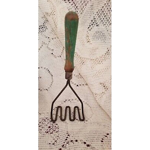 VINTAGE TOY CHILDS PAINTED WOOD HANDLE WIRE POTATO MASHER KITCHEN PRIMITIVE