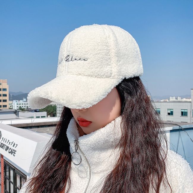 How to Style a Baseball Cap from Winter to Spring