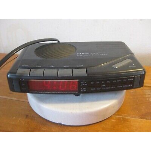 Retro PYE Electronic LED Clock Radio (ECR 35) Works Well