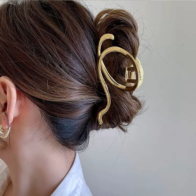 Metal Hair Claw Clips for Thin Hair Large Irregular Hair Clips 4.5" Gold Claw Clip Q Shape Punk Style Hair Claw Clamp Strong Hold Nonslip Big Hair Clip Hair Styling Accessories for Women Girls(Gold)