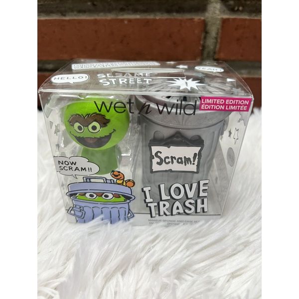 NEW Sesame Street Wet N Wild I Love Trash Oscar Makeup Sponge & Case Set