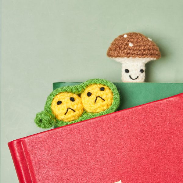 Crochet Bookmark Vegetable Cartoon Bookmark Personalise Funny Bookmark Birthday Gifts Christmas Stocking Stuffers Gifts Teacher Appreciation Gifts for Women Girls Readers Book Lover (Mushrooms- Peas)