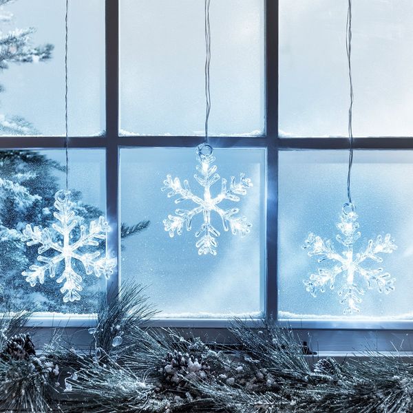 Lights4fun Acrylic Snowflake Hanging Window Light Battery Operated White LED Timer