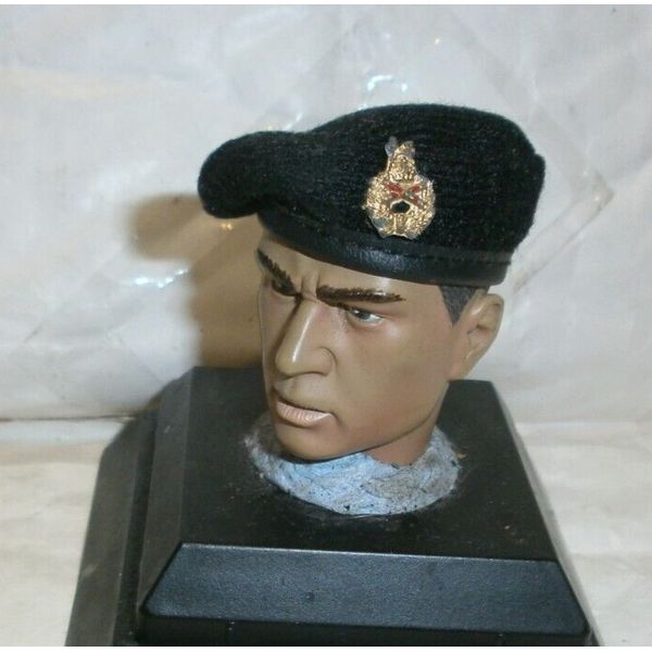 DID British beret with senior officer service badge 1/6th scale toy accessory