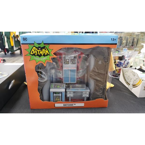 NIB 2021 BATMAN CLASSIC TV SERIES BAT CAVE DC RETRO 1966 TOY PLAY SET MCFARLANE