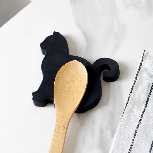 FISURA - Original Heart Shaped Spoon Rest - Silicone Spoon Rest - Red Utensil Holder - 12 x 10 cm