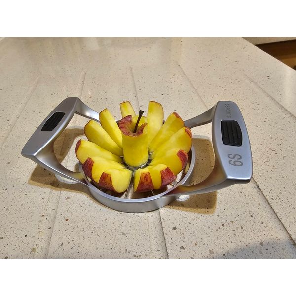 Apple Slicer,Apple Corer, Vegetable and Fruit Chopper, Vegetable and Fruit Slicer, Apple Chopper, Multi-Blade Apple Slicer, Quick and Easy Apple Slicing, Slice Apples evenly.Apple Slicer