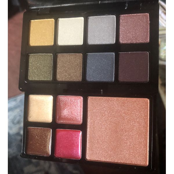 Eyeshadow Palette, Highlight And Lip Gloss All In One Avon
