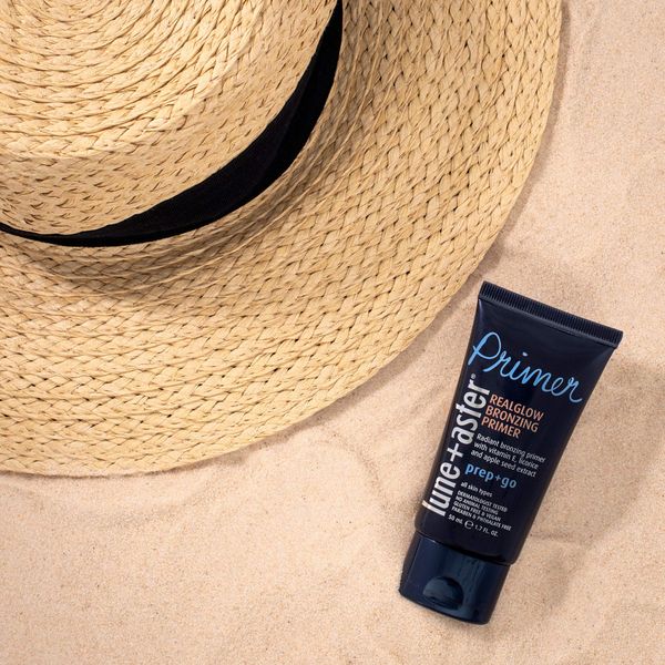 Lune+Aster RealGlow® Bronzing Primer - Lightweight primer with sheer bronze light diffusers creates a healthy bronzed glow