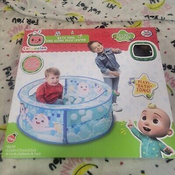 Cocomelon Bath Time Sing Along Play Center Ball Pit w/ 20 play balls and music