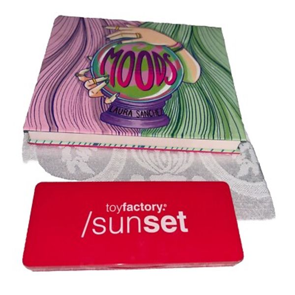 NEW-LAURA SANCHEZ Moods Eyeshadow and Highlighter Palette & Toyfactory:/sunset