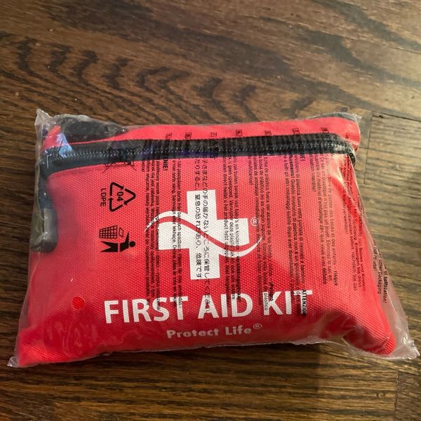 FIRST AID KIT FOR HOME/BUSINESSES - EMERGENCY KIT/TRAVEL FIRST AID KIT FOR CAR