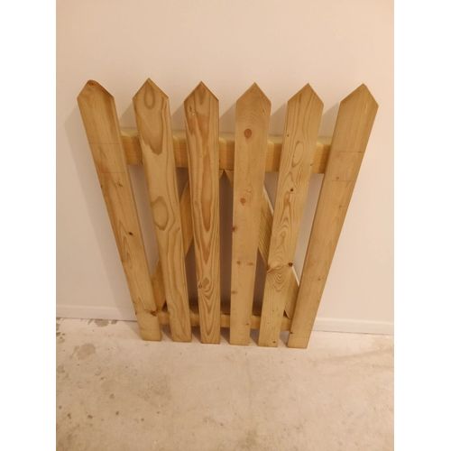 Wooden Spike Top Picket Garden Gate Pedestrian Gate Wooden Pressure Treated 3foot High (90cm High x 105cm Wide x 7 cm Deep)