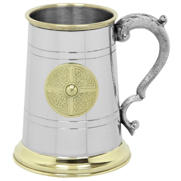 English Pewter Company 1 Pint Pewter Tankard with Brass Celtic Knot Badge. Personalised with Free Engraving [EP168]