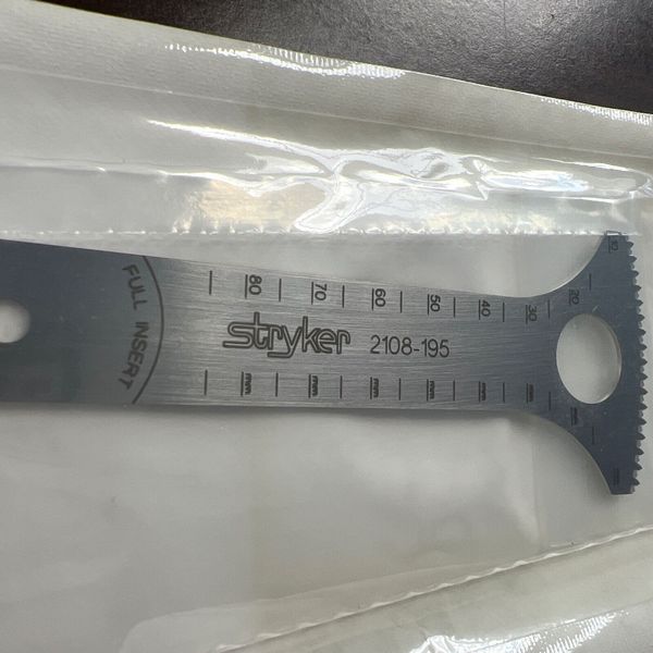 Stryker EXP 4/2028 2108 195 000 Sagittal Saw Blade Flared (48.1 x0.97x90.7mm)