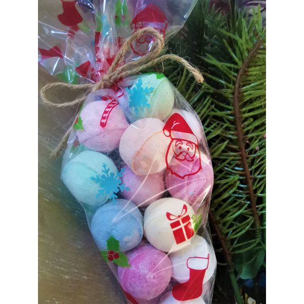 30 Mini Scented Bath Bombs Marbles Chill Pills Fizzes Fizzies Blasters Gift Wrapped Santa Christmas Cone