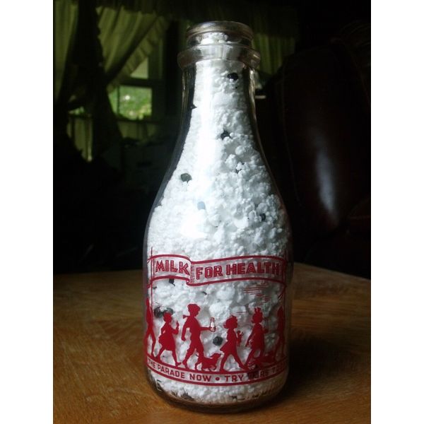 REED BROS. DAIRY "MILK FOR HEALTH" Compare The Cream Line Quart Milk Bottle