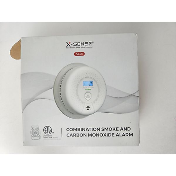 X-Sense SC01 Smoke & Carbon Monoxide Alarm/Detector LCD Diplay. Missing screws