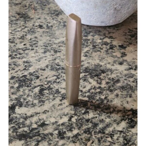L'oreal Endless Kissable Lipcolour Mulberry Kiss 605 - Sealed.  NWOB.  NOS.