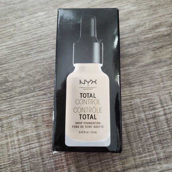 NYX Total Control Drop Foundation color TCDF04 Light Ivory 0.43 oz New In Box