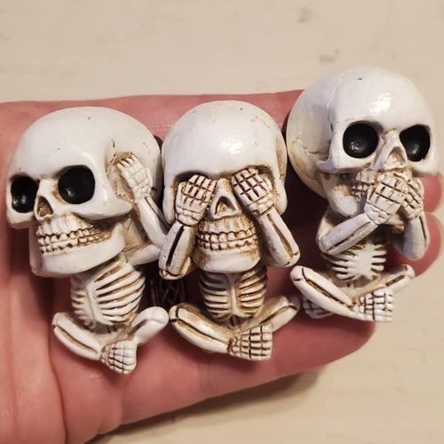 Skull Decor Car Air Freshener Vent Clip Goth Truck Interior Accessories for Men Women Teens Stuff for Jeep Horror Skeleton Auto Scents Halloween Dashboard Decorations Funny Christmas Gifts for Dad Mom