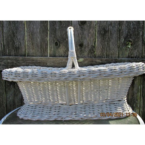 Large Decorative Wicker Basket or Pet Bed with Handle