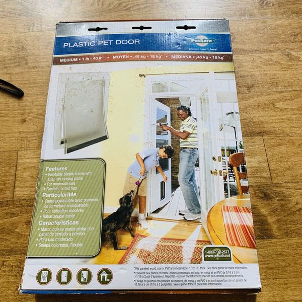 PetSafe Plastic Pet Door for Medium 1 to 40 pound Dogs NIB