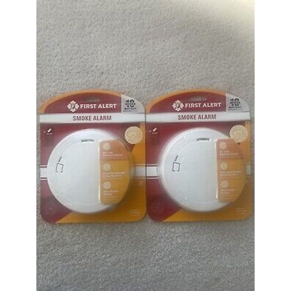 2 First Alert Smoke Alarms Detectors Slim Lithium Powercell 1039852