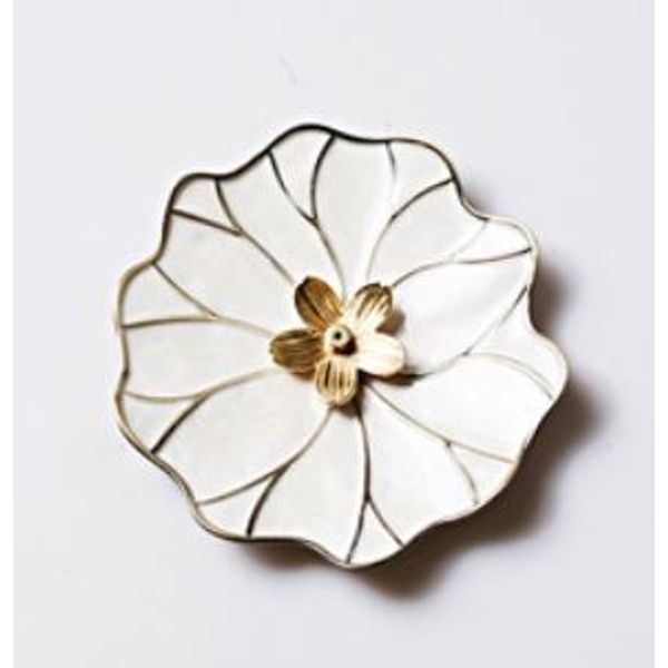 Incense holder, white lotus leaf motif saucer, stick incense stick, elegant (cherry blossom flower shape)