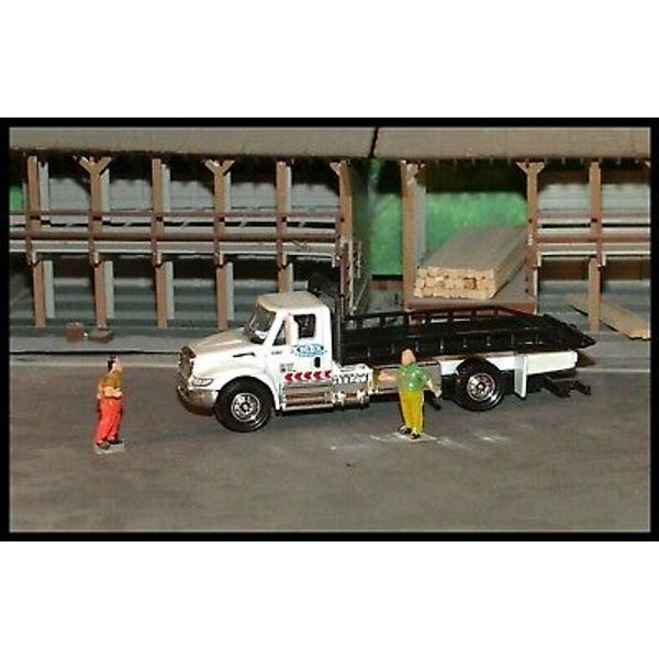 Matchbox _ HO Scale _ Working Rigs _ International Durastar Flatbed / Tow Truck